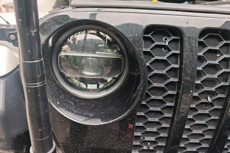 Used Jeep Gladiator 2022 3.6L Pioneer Edition Right Front Headlight
