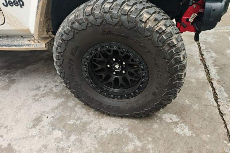 Used Jeep Gladiator 2022 3.6L Pioneer Edition Right Front Wheel Hub