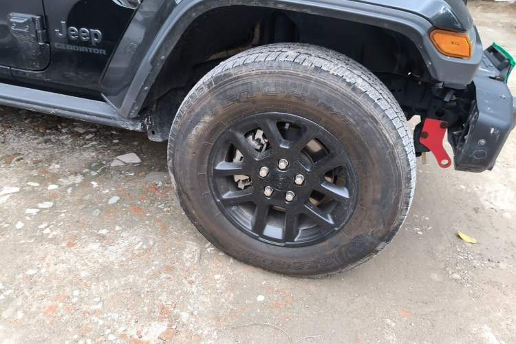 Used Jeep Gladiator 2023 3.6L Overland Right Front Wheel Hub