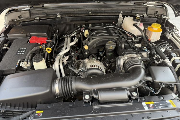 Used Jeep Gladiator 2023 3.6L Overland Engine Bay