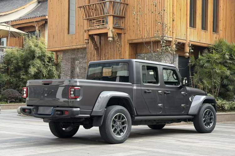 Used Jeep Gladiator 2023 3.6L Overland Exterior 3