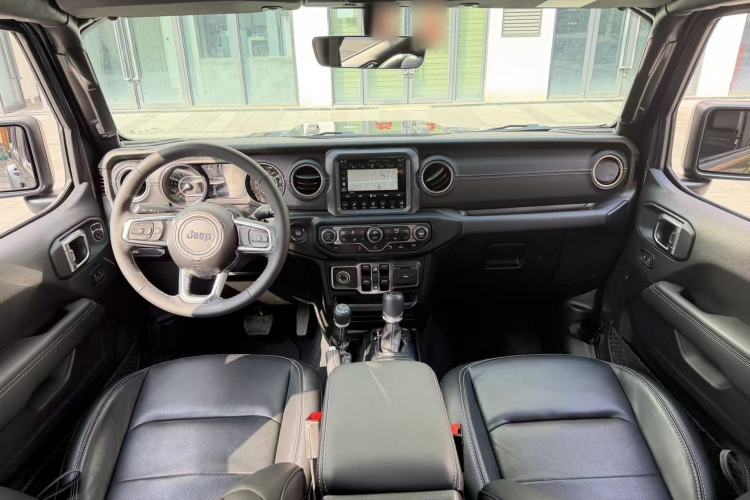 Used Jeep Gladiator 2023 3.6L Overland Interior 2