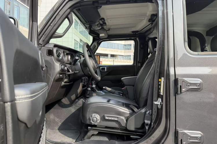Used Jeep Gladiator 2023 3.6L Overland Left Front Seat