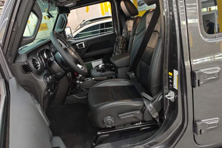 Used Jeep Gladiator 2023 3.6L Overland Left Front Seat