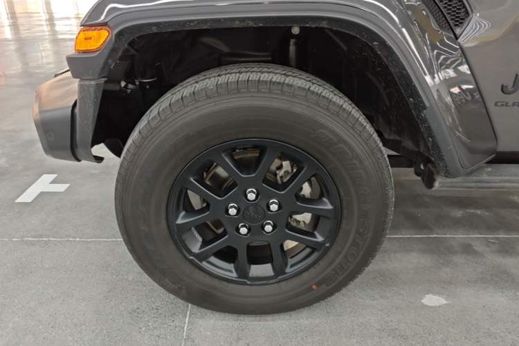 Used Jeep Gladiator 2023 3.6L Overland Left Front Wheel Hub