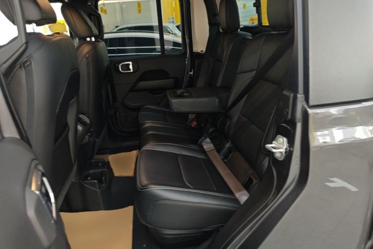 Used Jeep Gladiator 2023 3.6L Overland Left Rear Seat