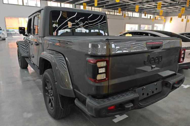 Used Jeep Gladiator 2023 3.6L Overland Rear Left 45 Deg