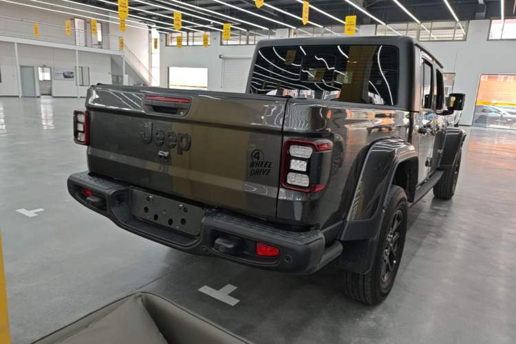 Used Jeep Gladiator 2023 3.6L Overland Rear Right 45 Deg