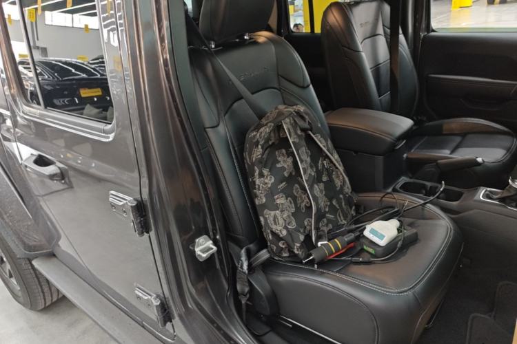 Used Jeep Gladiator 2023 3.6L Overland Right Front Seat