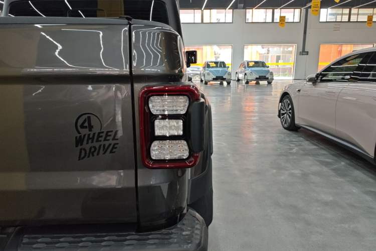 Used Jeep Gladiator 2023 3.6L Overland Right Rear Taillight