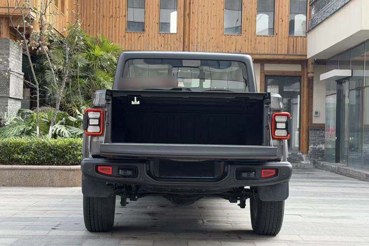 Used Jeep Gladiator 2023 3.6L Overland Trunk
