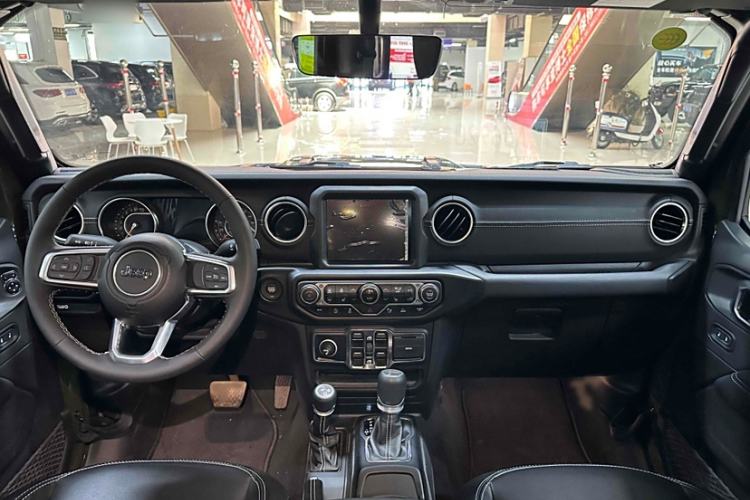 Used Jeep Gladiator 2023 3.6L Overland Interior 1