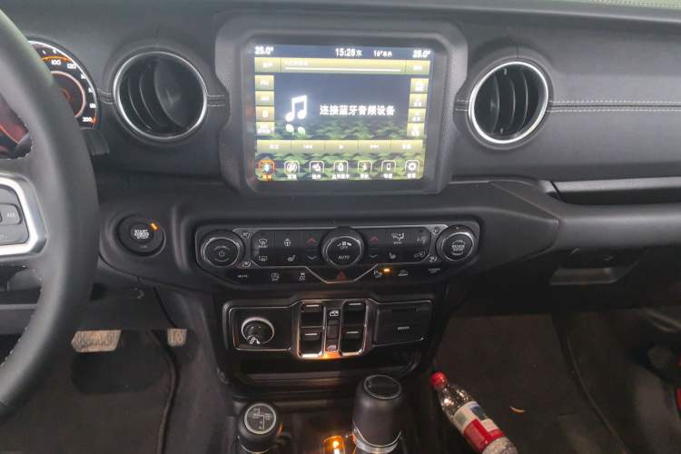 Used Jeep Gladiator 2023 3.6L Overland Audio And AC Panel