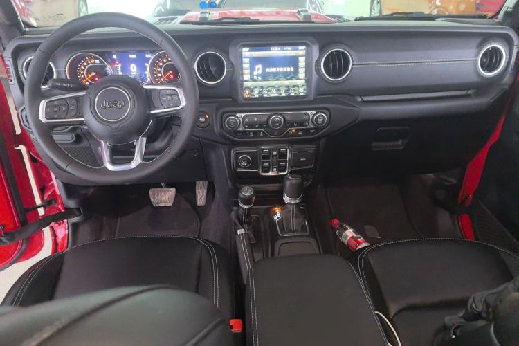 Used Jeep Gladiator 2023 3.6L Overland Center Console