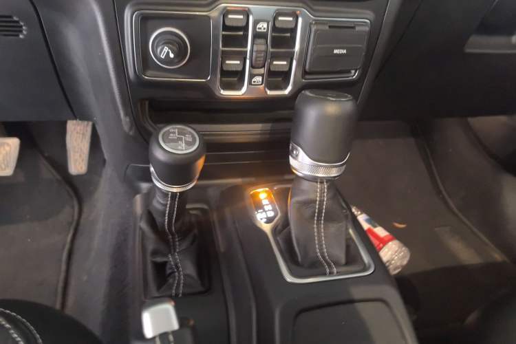 Used Jeep Gladiator 2023 3.6L Overland Gear Lever