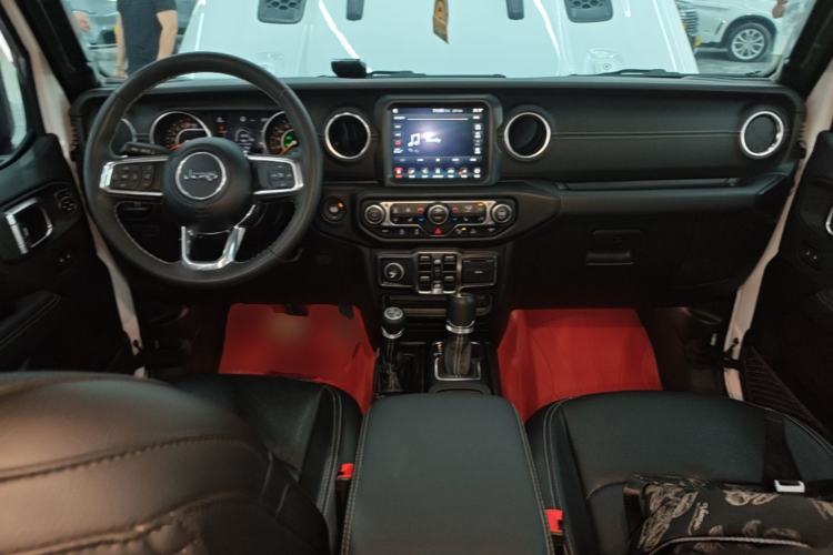 Used Jeep Gladiator 2023 3.6L Overland Center Console