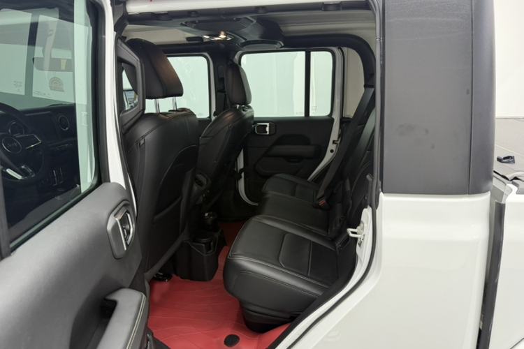 Used Jeep Gladiator 2023 3.6L Overland Interior 2