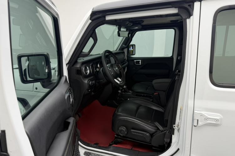 Used Jeep Gladiator 2023 3.6L Overland Interior 3