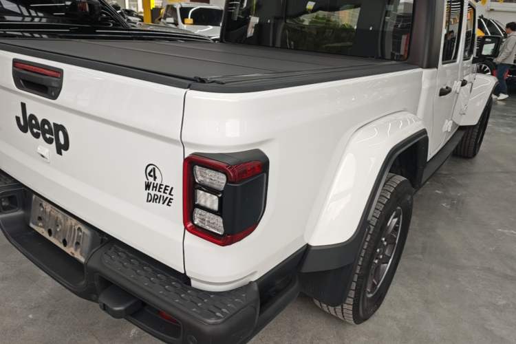 Used Jeep Gladiator 2023 3.6L Overland Rear Right 45 Deg