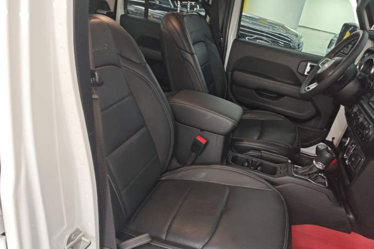 Used Jeep Gladiator 2023 3.6L Overland Right Front Seat