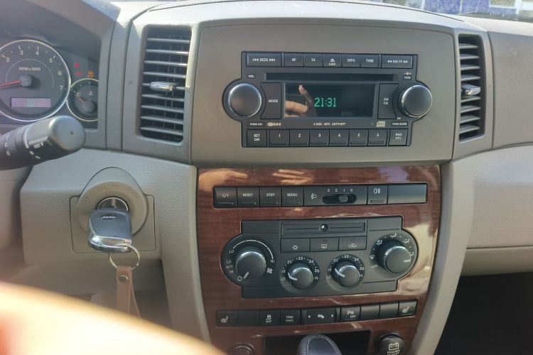 Used Jeep Grand Cherokee 2007 5.7L Audio And AC Panel