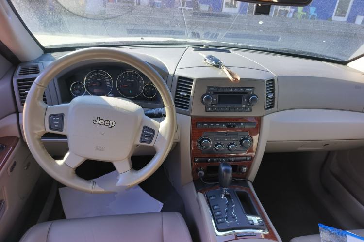 Used Jeep Grand Cherokee 2007 5.7L Center Console