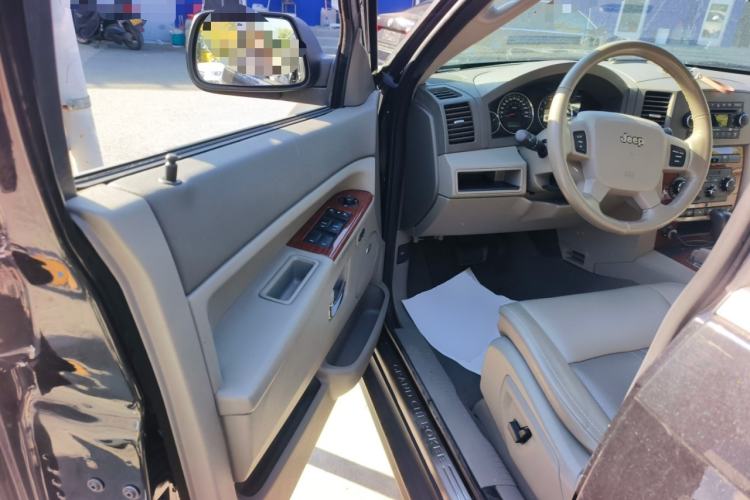 Used Jeep Grand Cherokee 2007 5.7L Driver Seat