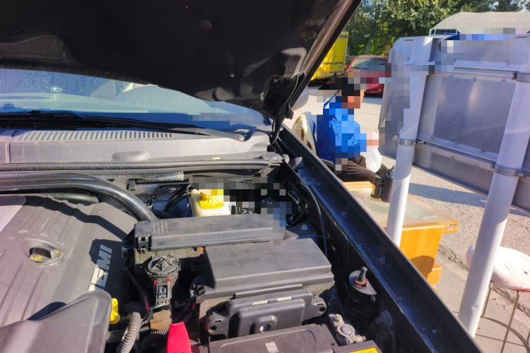 Used Jeep Grand Cherokee 2007 5.7L Engine Bay Left