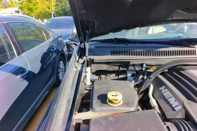 Used Jeep Grand Cherokee 2007 5.7L Engine Bay Right