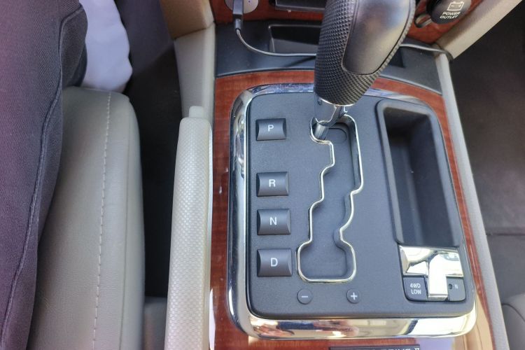Used Jeep Grand Cherokee 2007 5.7L Gear Lever