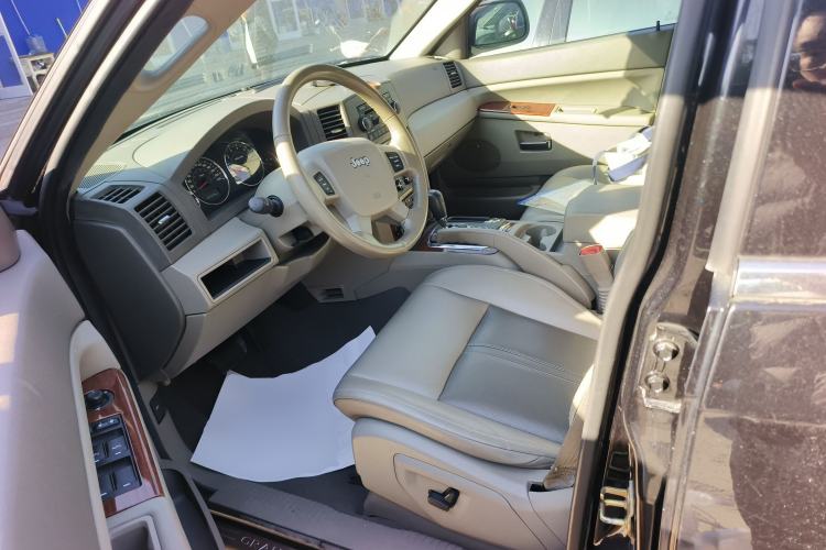Used Jeep Grand Cherokee 2007 5.7L Left Front Seat