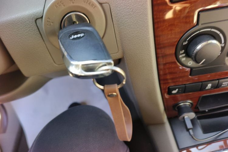 Used Jeep Grand Cherokee 2007 5.7L Vehicle Key