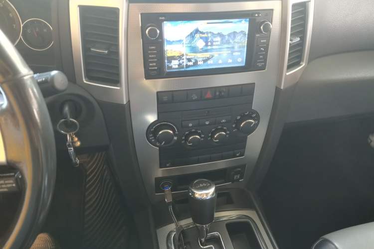 Used Jeep Grand Cherokee 2008 3.7L Audio And AC Panel
