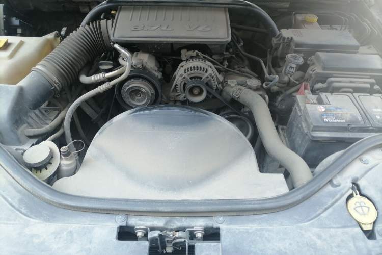 Used Jeep Grand Cherokee 2008 3.7L Engine Bay
