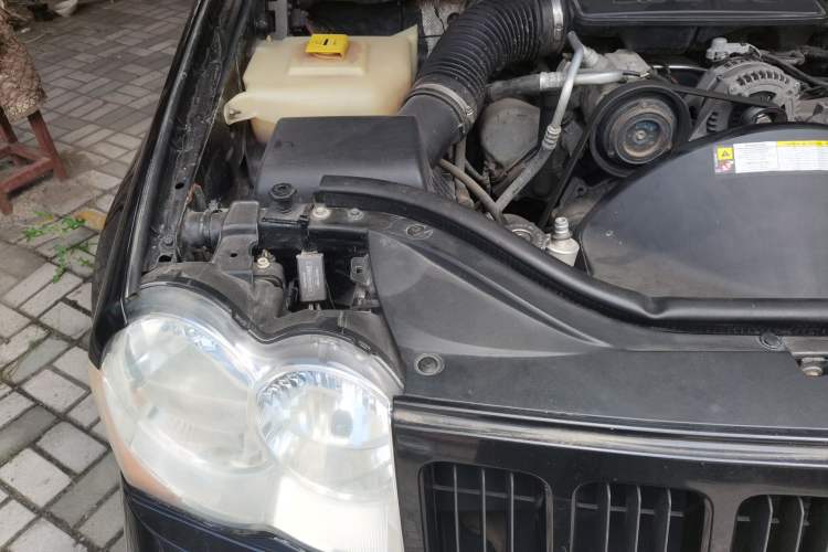 Used Jeep Grand Cherokee 2008 3.7L Engine Bay Right