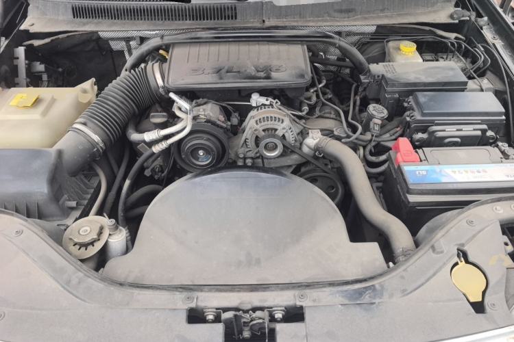 Used Jeep Grand Cherokee 2008 3.7L Engine Bay