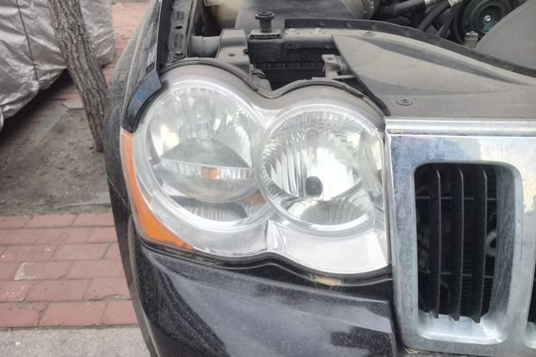 Used Jeep Grand Cherokee 2008 3.7L Right Front Headlight