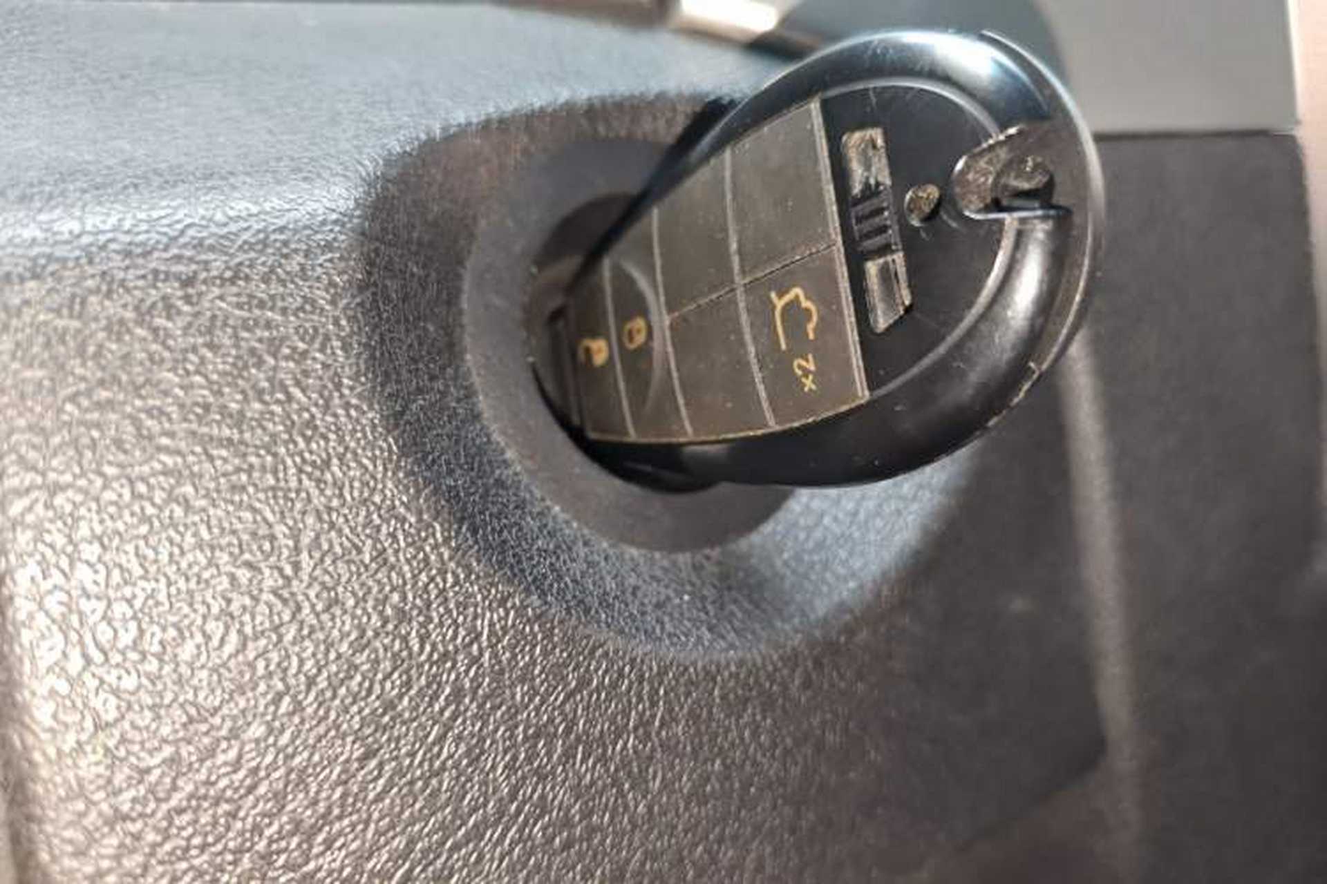 Used Jeep Grand Cherokee 2008 3.7L Vehicle Key