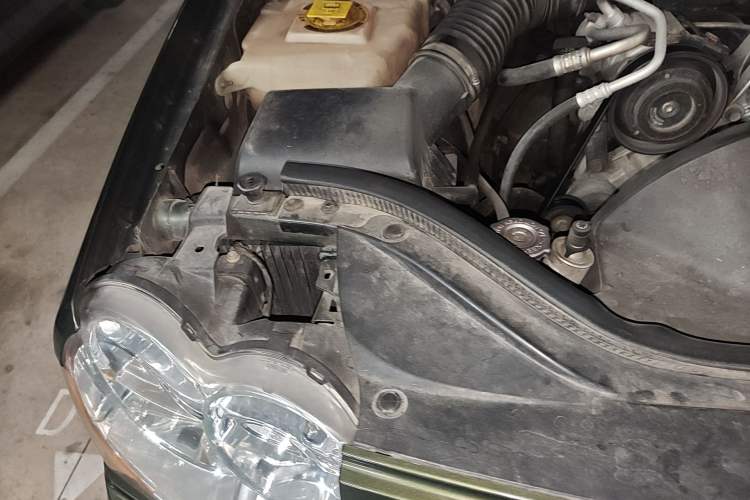 Used Jeep Grand Cherokee 2008 3.7L Engine Bay Right