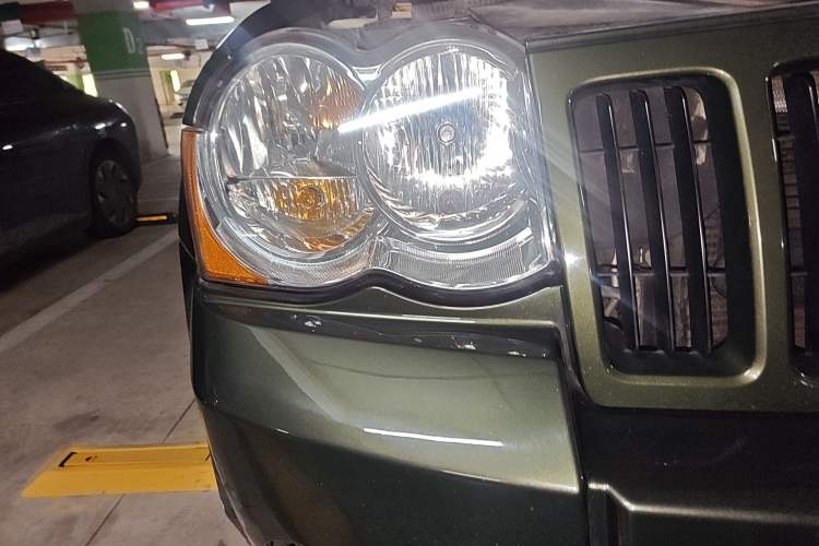 Used Jeep Grand Cherokee 2008 3.7L Right Front Headlight