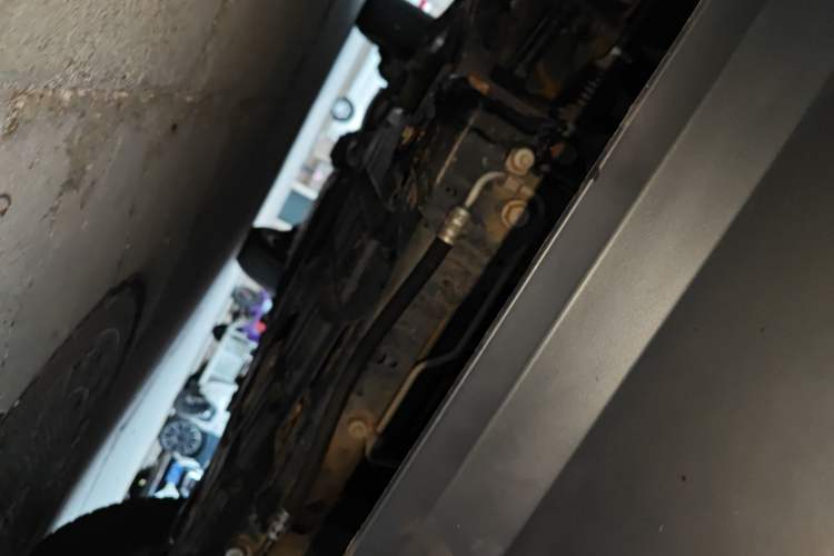 Used Jeep Grand Cherokee 2010 3.7L Chassis Front