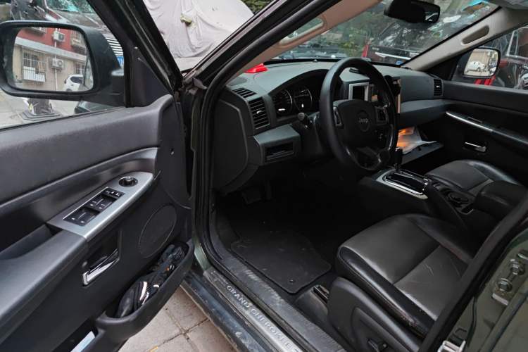 Used Jeep Grand Cherokee 2010 3.7L Driver Seat