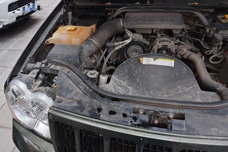 Used Jeep Grand Cherokee 2010 3.7L Engine Bay Right
