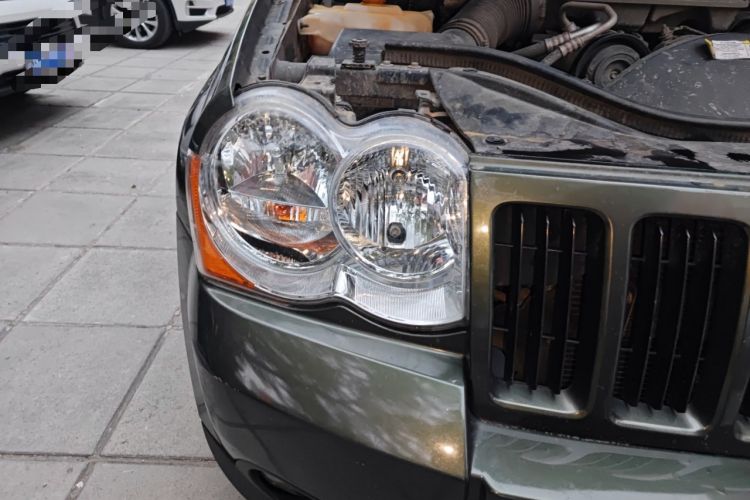 Used Jeep Grand Cherokee 2010 3.7L Right Front Headlight