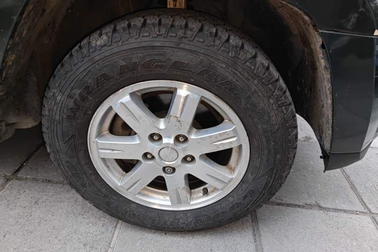 Used Jeep Grand Cherokee 2010 3.7L Right Front Wheel Hub
