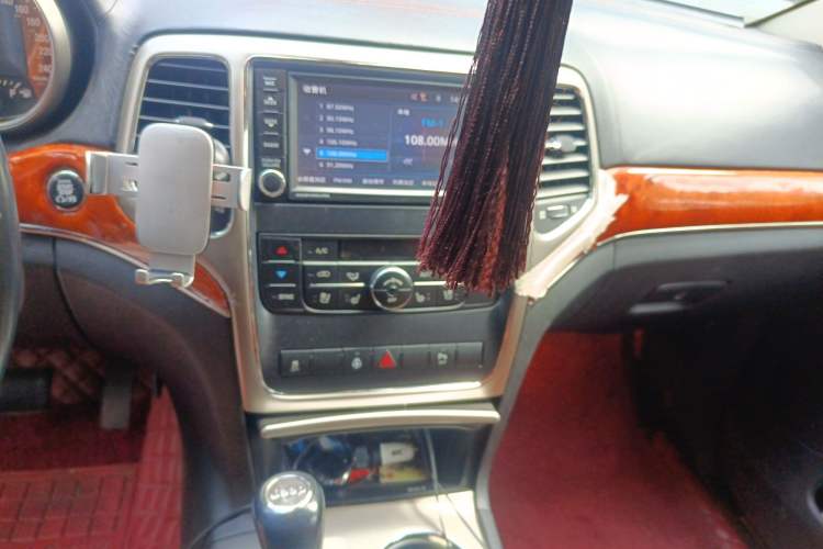 Used Jeep Grand Cherokee 2011 3.6L Luxury Edition Audio And AC Panel