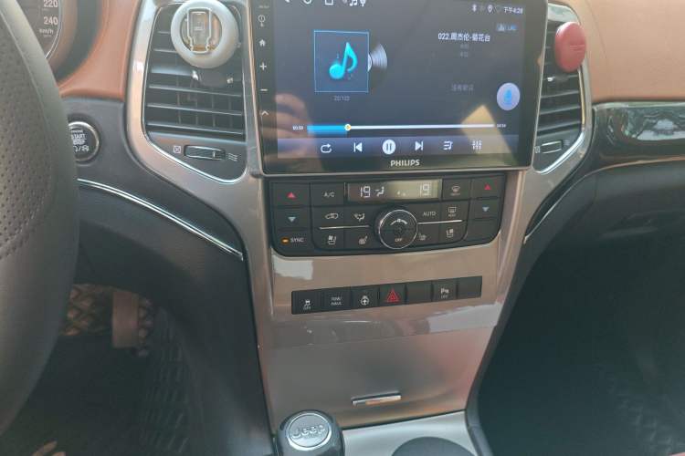 Used Jeep Grand Cherokee 2011 5.7L Flagship Navigation Edition Audio And AC Panel