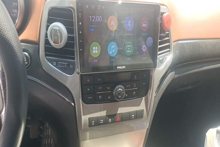 Used Jeep Grand Cherokee 2011 5.7L Flagship Navigation Edition Audio And AC Panel