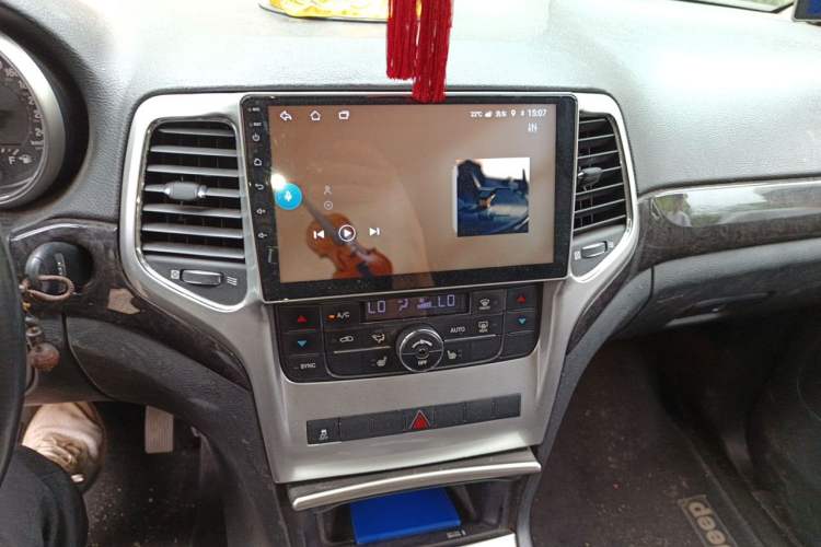 Used Jeep Grand Cherokee 2011 Revised 3.6L Classic Edition Audio And AC Panel