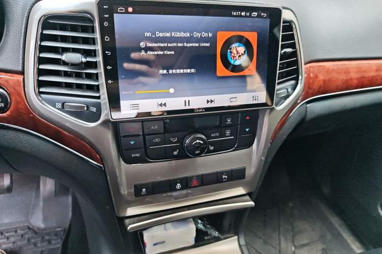 Used Jeep Grand Cherokee 2011 3.6L Luxury Navigation Edition Audio And AC Panel